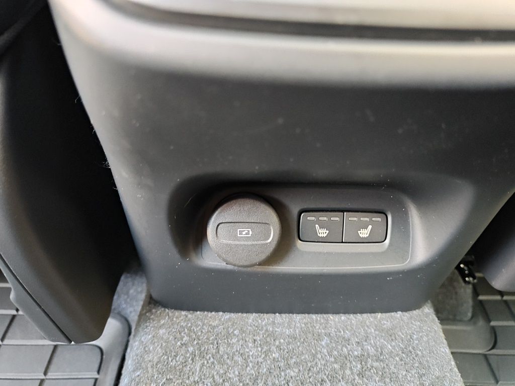 2023 Volvo XC40 Ultimate Hunt Valley MD