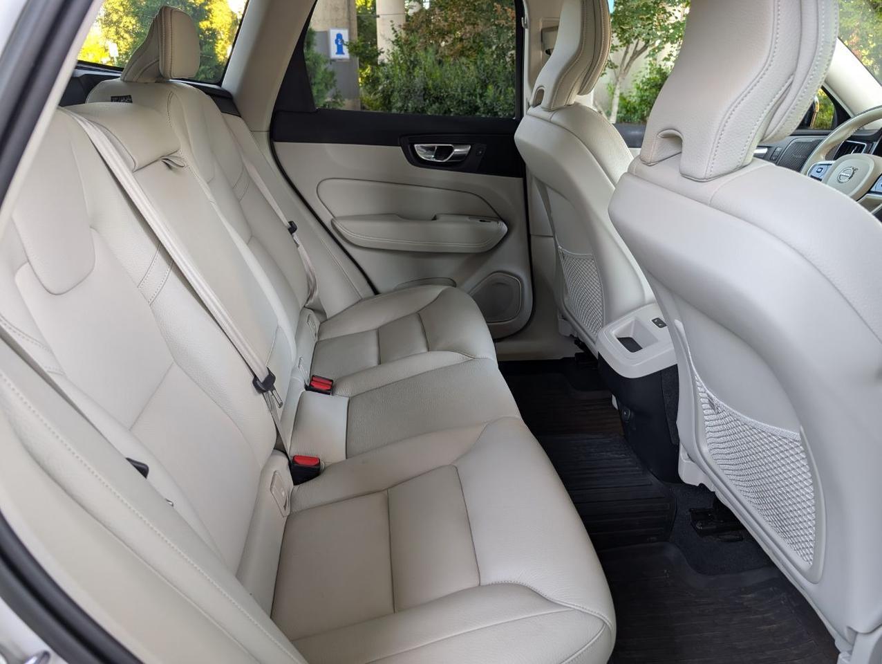 2023 Volvo XC60 B5 AWD Hybrid PLUS w/Harman Kardon, Pilot Assist, 360 Cam, 4 Heated Seats & Portland OR