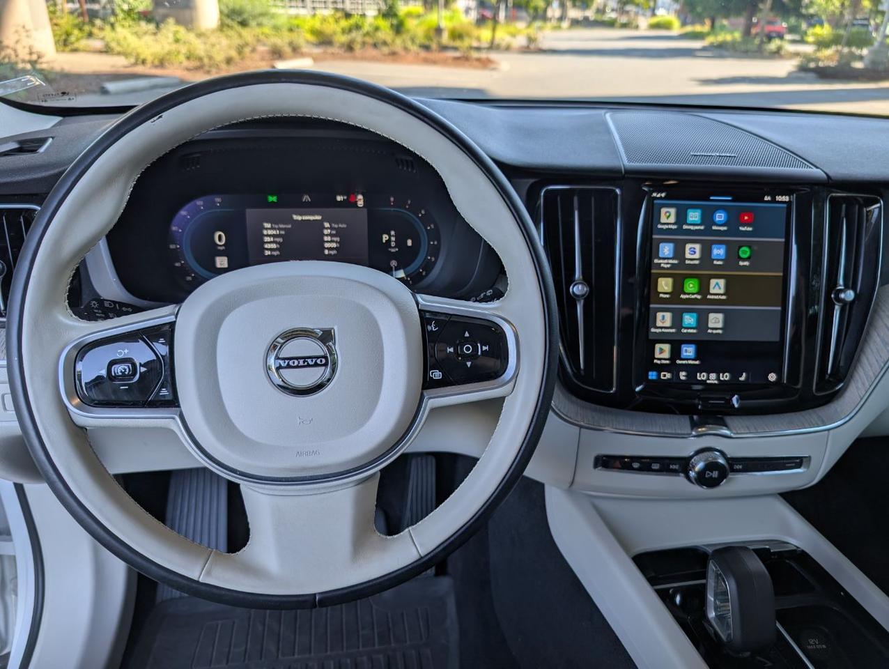 2023 Volvo XC60 B5 AWD Hybrid PLUS w/Harman Kardon, Pilot Assist, 360 Cam, 4 Heated Seats & Portland OR