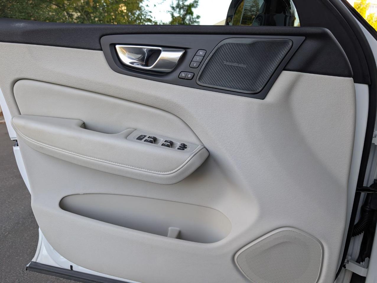 2023 Volvo XC60 B5 AWD Hybrid PLUS w/Harman Kardon, Pilot Assist, 360 Cam, 4 Heated Seats & Portland OR