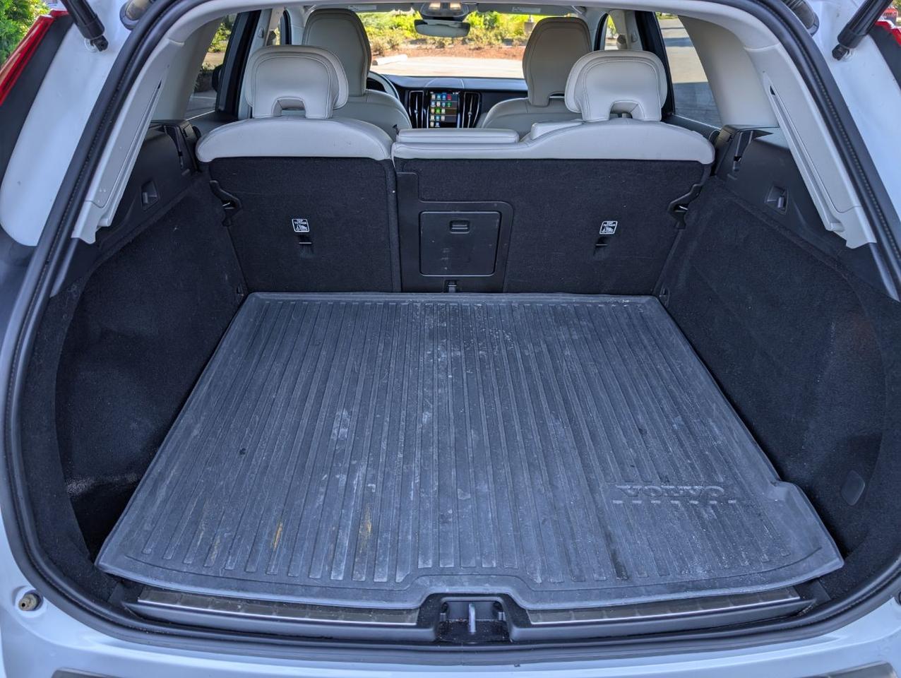 2023 Volvo XC60 B5 AWD Hybrid PLUS w/Harman Kardon, Pilot Assist, 360 Cam, 4 Heated Seats & Portland OR