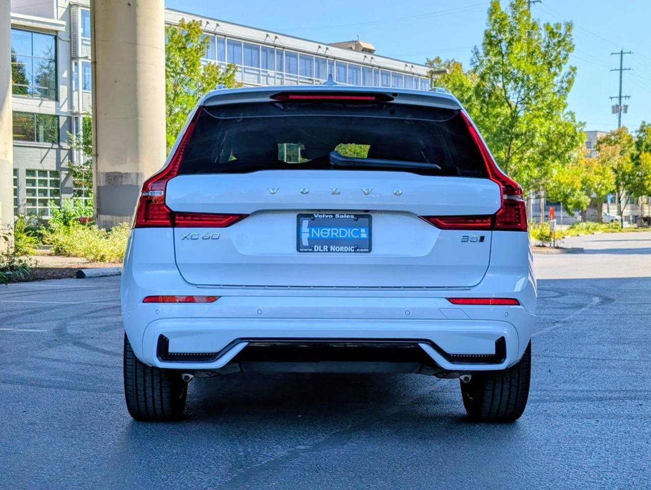 2023 Volvo XC60 B5 AWD Hybrid PLUS w/Harman Kardon, Pilot Assist, 360 Cam, 4 Heated Seats & Portland OR