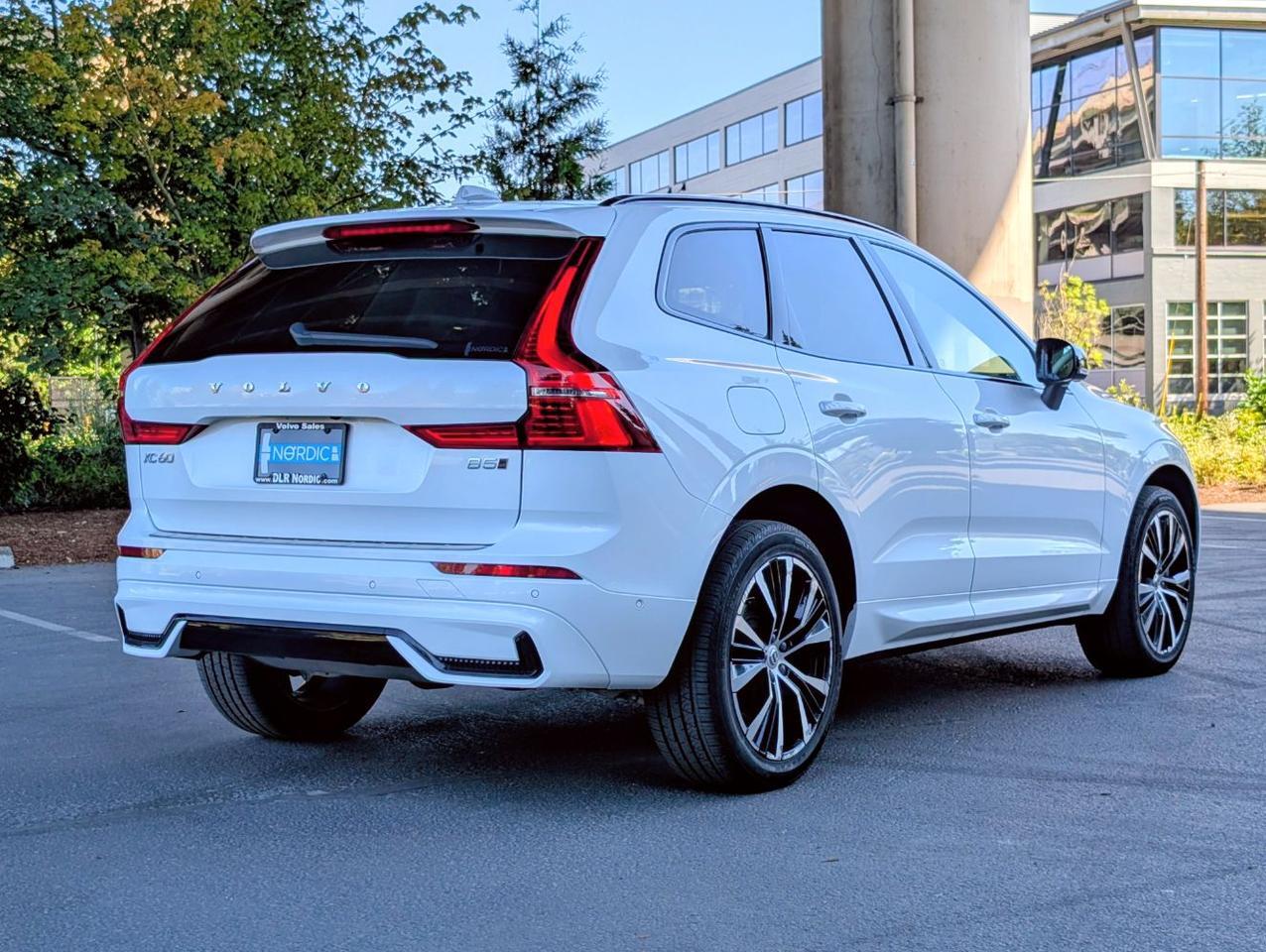 2023 Volvo XC60 B5 AWD Hybrid PLUS w/Harman Kardon, Pilot Assist, 360 Cam, 4 Heated Seats & Portland OR
