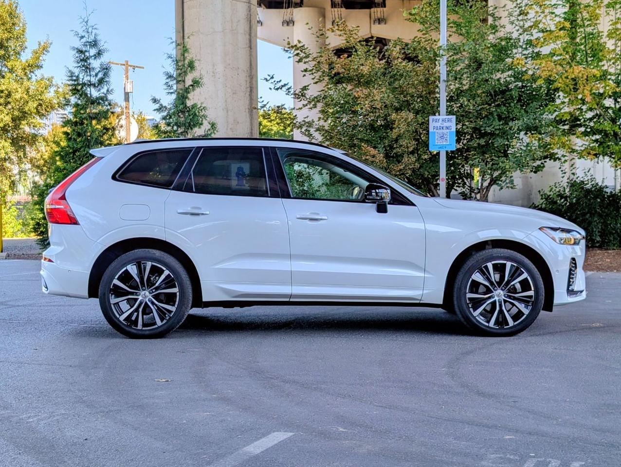 2023 Volvo XC60 B5 AWD Hybrid PLUS w/Harman Kardon, Pilot Assist, 360 Cam, 4 Heated Seats & Portland OR