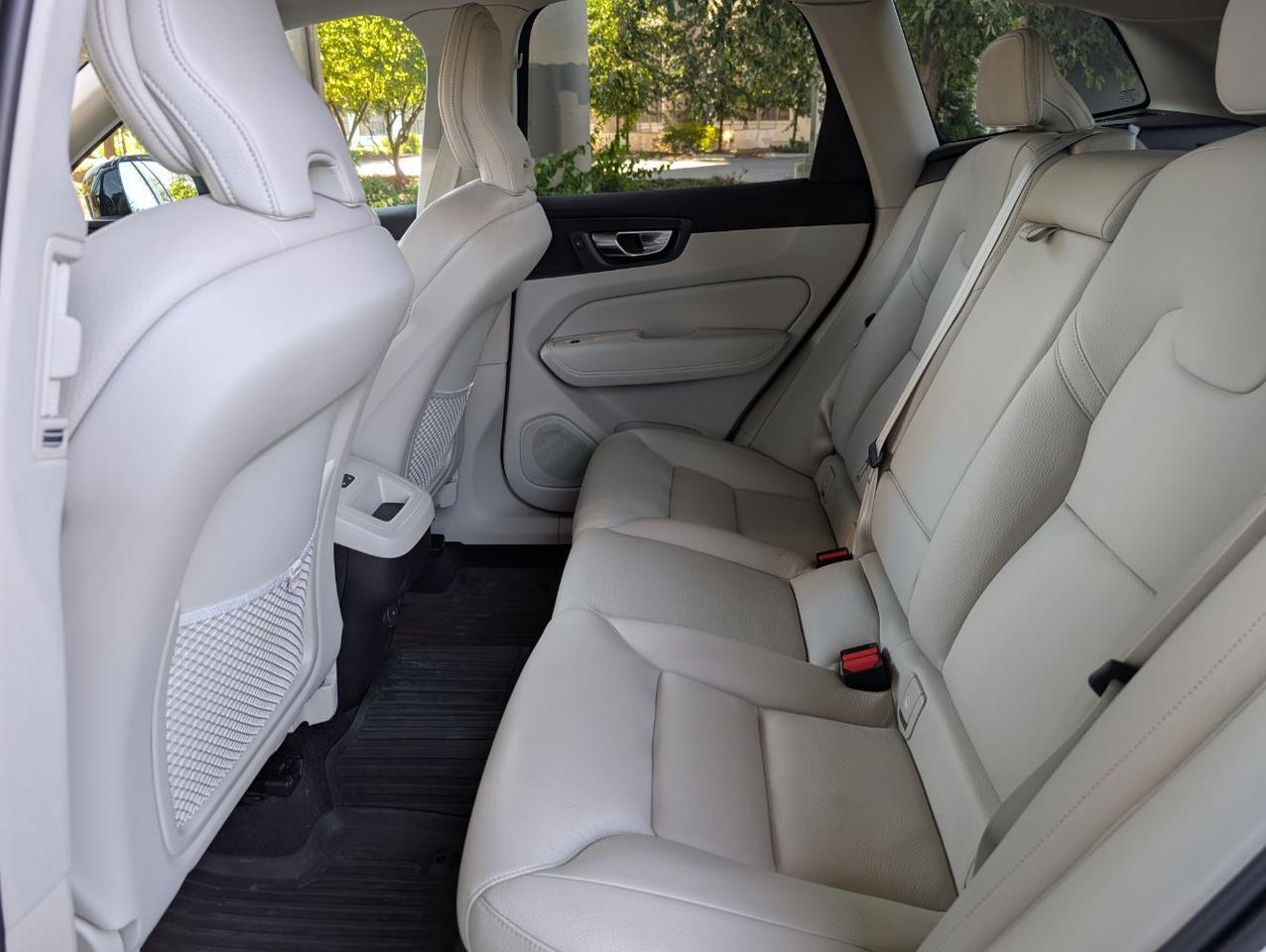 2023 Volvo XC60 B5 AWD Hybrid PLUS w/Harman Kardon, Pilot Assist, 360 Cam, 4 Heated Seats & Wheel Portland OR