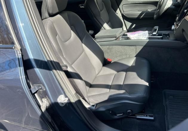 2023 Volvo XC60 B5 Hybrid AWD PLUS | HK Premium Audio, Climate w/Boosters* Portland OR