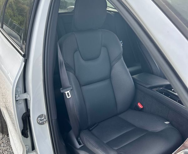 2023 Volvo XC60 B5 Hybrid AWD PLUS | HK Premium Audio, Pilot Assist, 360 Cam, 4 Heated Seats & Wheel Portland OR