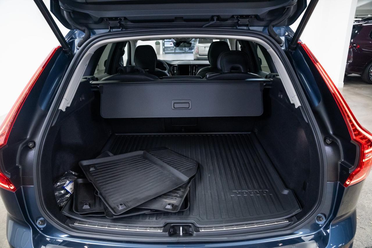 2023 Volvo XC60 B5 Plus Bright Theme 1 Owner Heated Seats Climate Package Portland OR