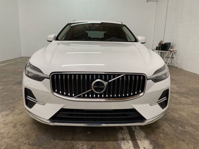 2023 Volvo XC60 B5 Plus Bright Theme