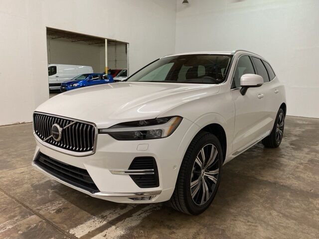 2023 Volvo XC60 B5 Plus Bright Theme