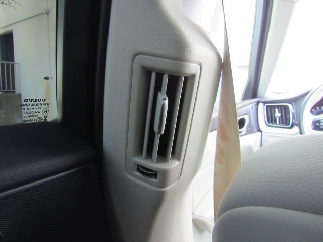2023 Volvo XC60 B5 Plus Bright Theme Plano TX