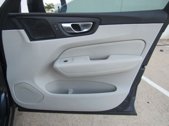 2023 Volvo XC60 B5 Plus Bright Theme Plano TX