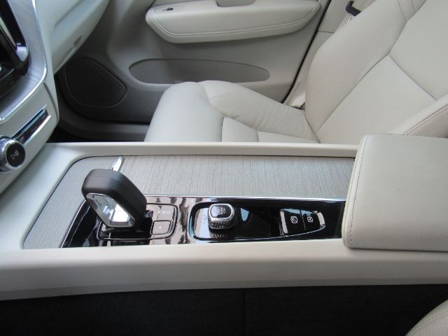 2023 Volvo XC60 B5 Plus Bright Theme Plano TX