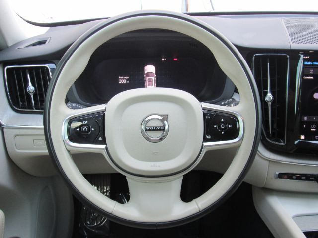 2023 Volvo XC60 B5 Plus Bright Theme Plano TX