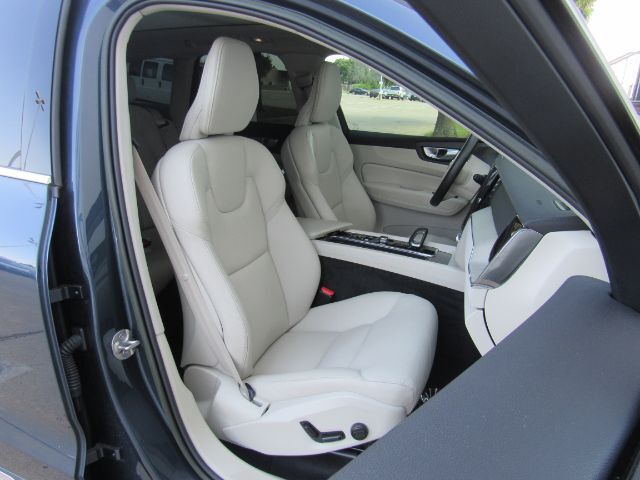 2023 Volvo XC60 B5 Plus Bright Theme Plano TX