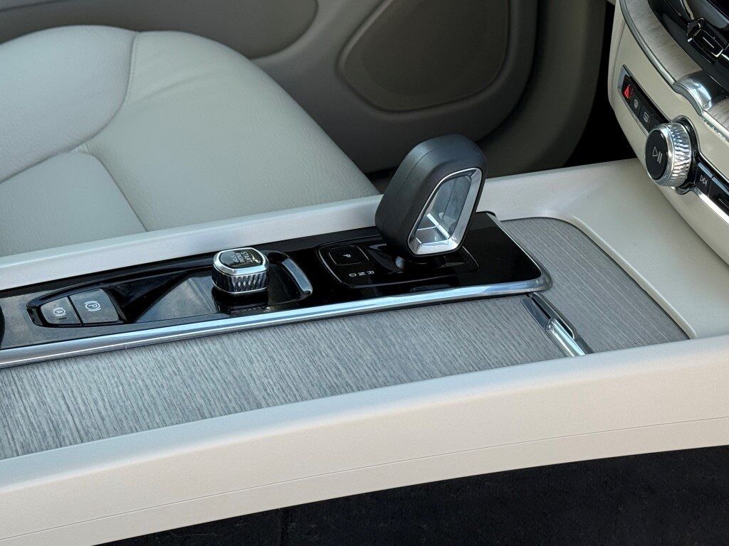 2023 Volvo XC60 B5 Plus Bright Theme Hunt Valley MD