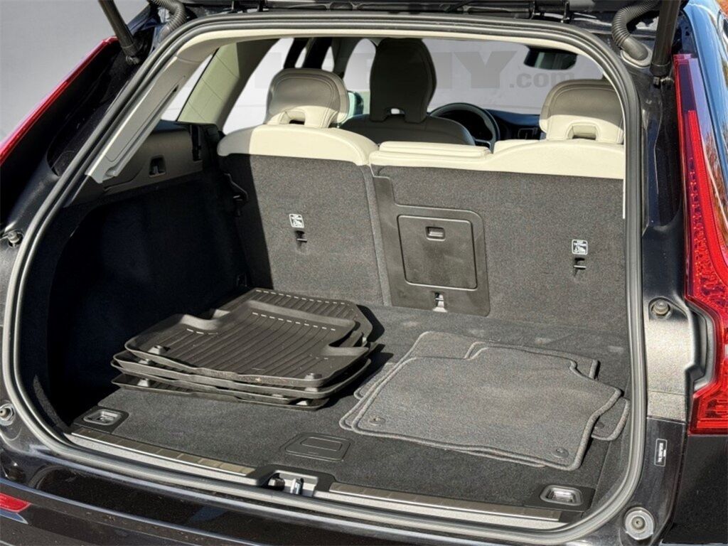 2023 Volvo XC60 B5 Plus Bright Theme Hunt Valley MD