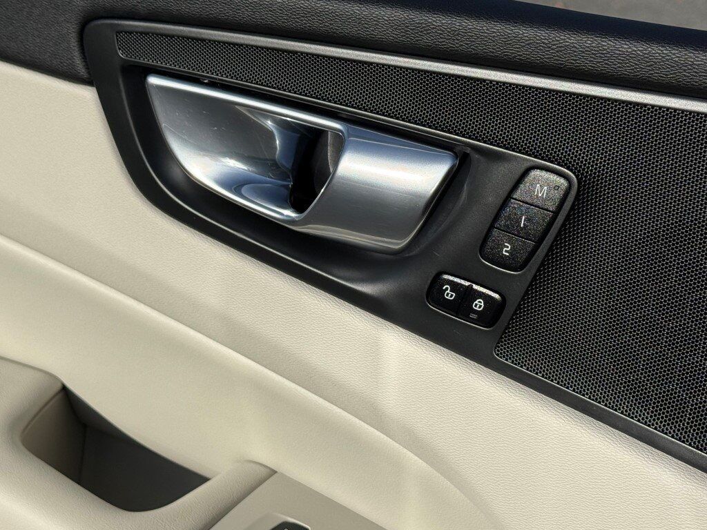 2023 Volvo XC60 B5 Plus Bright Theme Hunt Valley MD