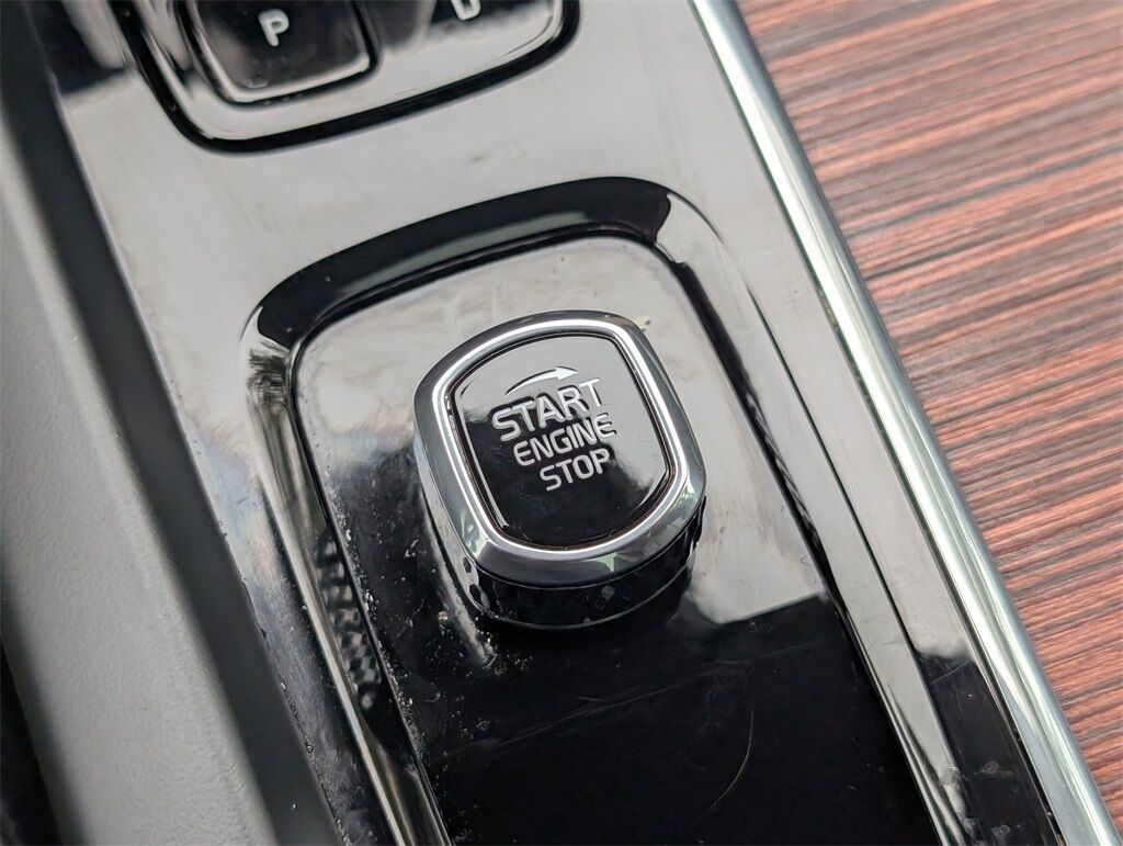 2023 Volvo XC60 B5 Plus Bright Theme Hunt Valley MD