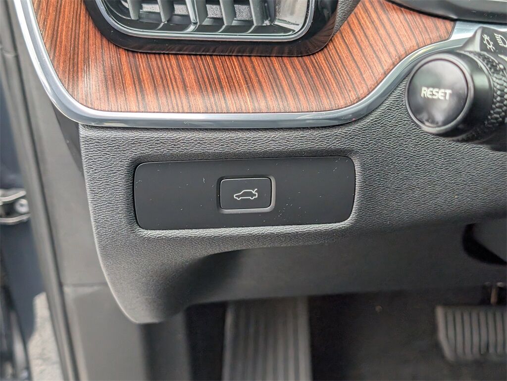 2023 Volvo XC60 B5 Plus Bright Theme Hunt Valley MD