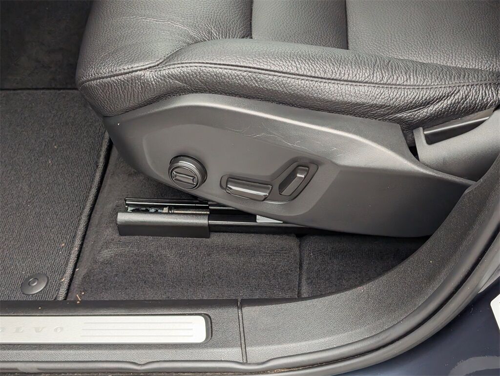 2023 Volvo XC60 B5 Plus Bright Theme Hunt Valley MD