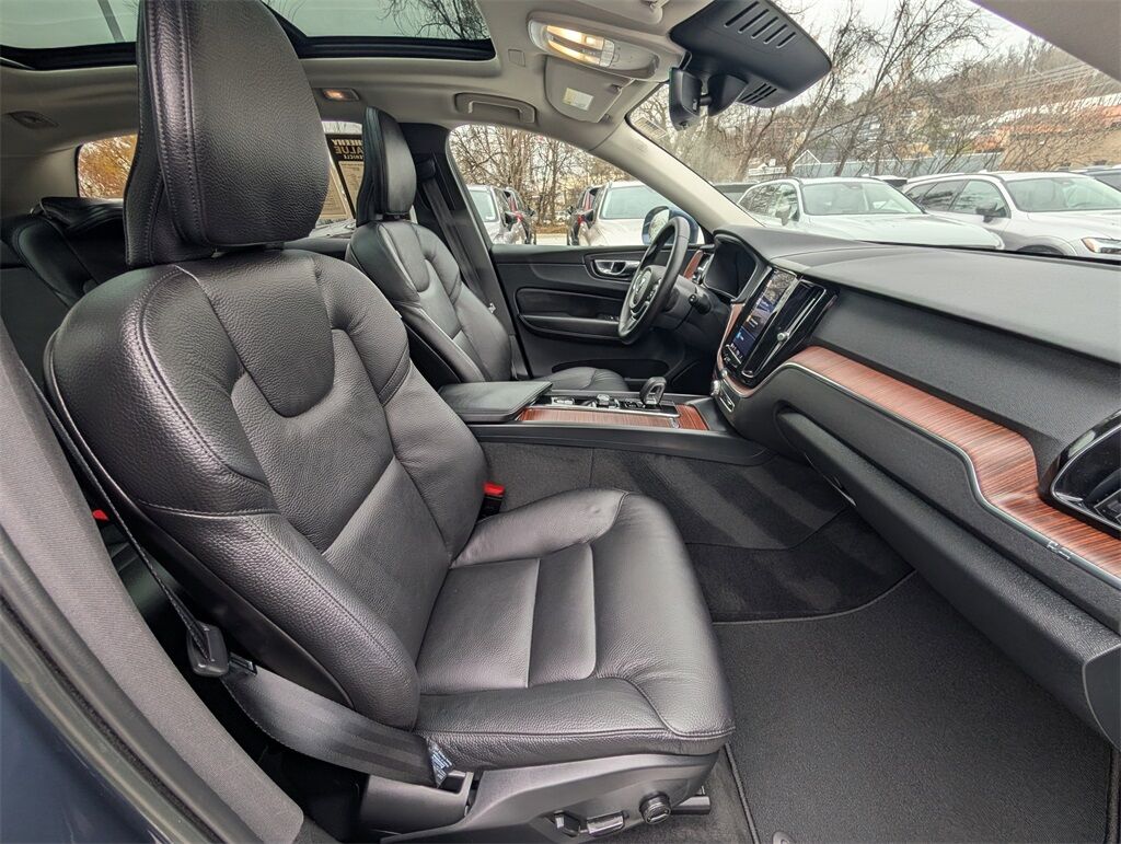 2023 Volvo XC60 B5 Plus Bright Theme Hunt Valley MD