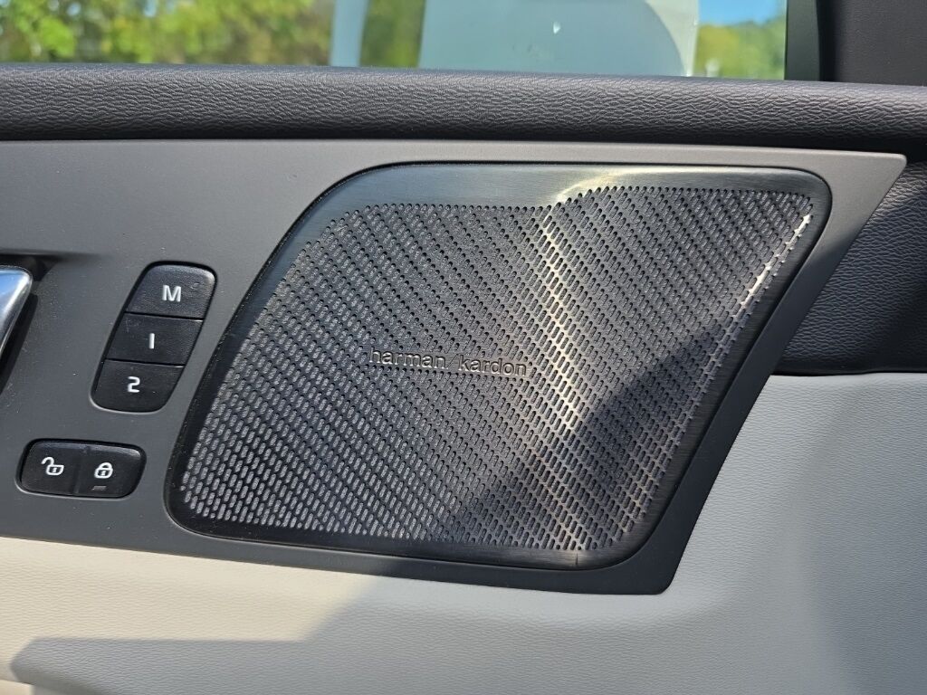 2023 Volvo XC60 B5 Plus Bright Theme Hunt Valley MD