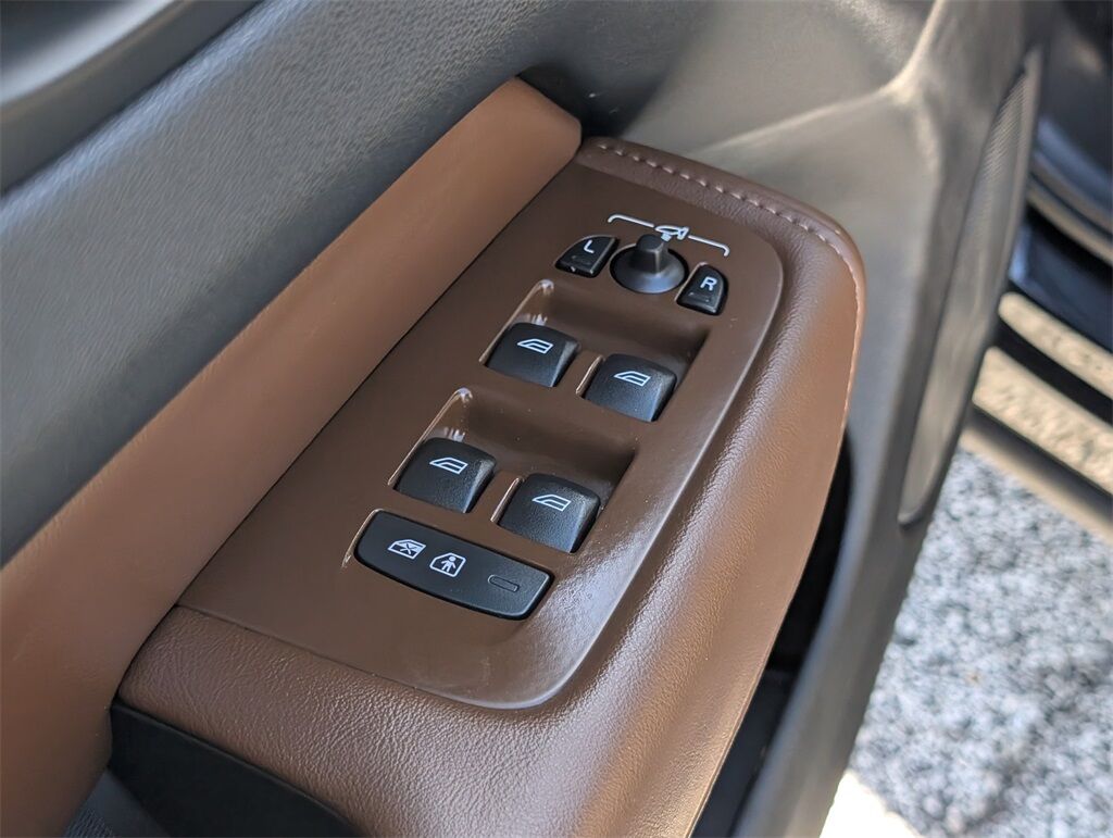 2023 Volvo XC60 B5 Plus Bright Theme Hunt Valley MD