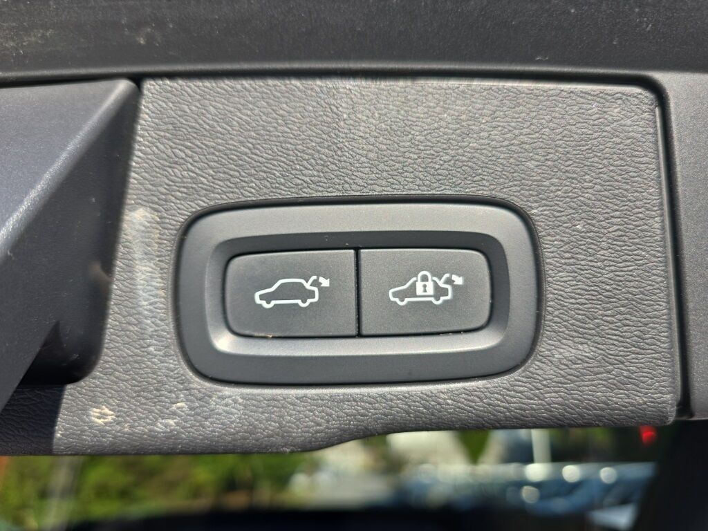 2023 Volvo XC60 B5 Plus Bright Theme Hunt Valley MD