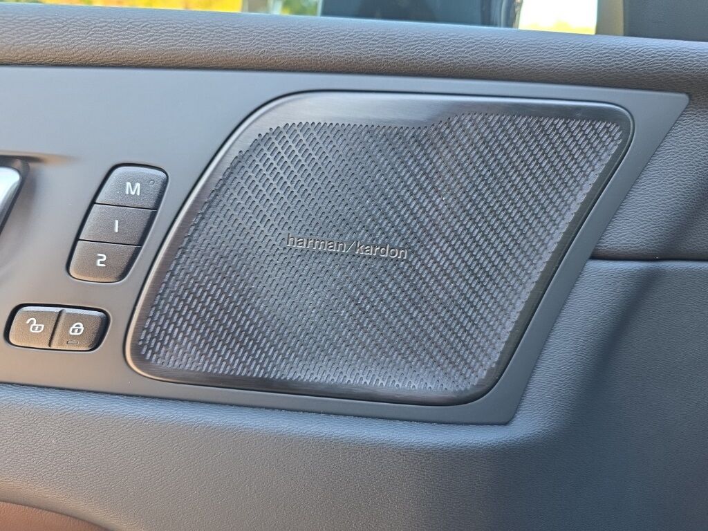2023 Volvo XC60 B5 Plus Bright Theme Hunt Valley MD