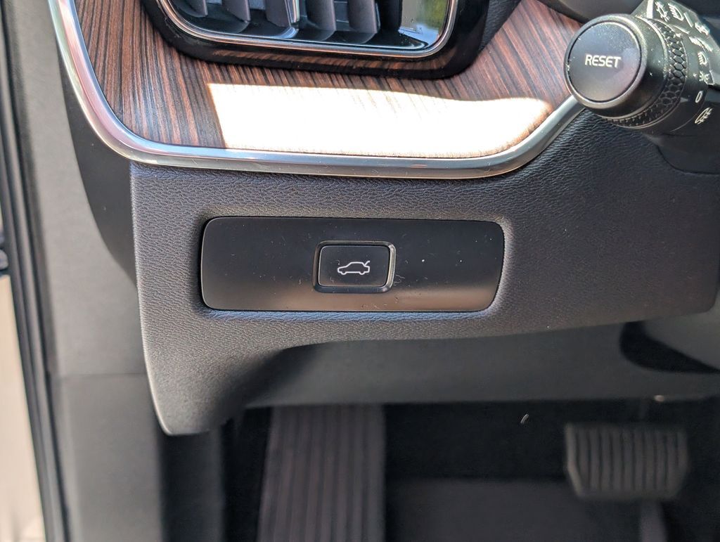 2023 Volvo XC60 B5 Plus Bright Theme Hunt Valley MD