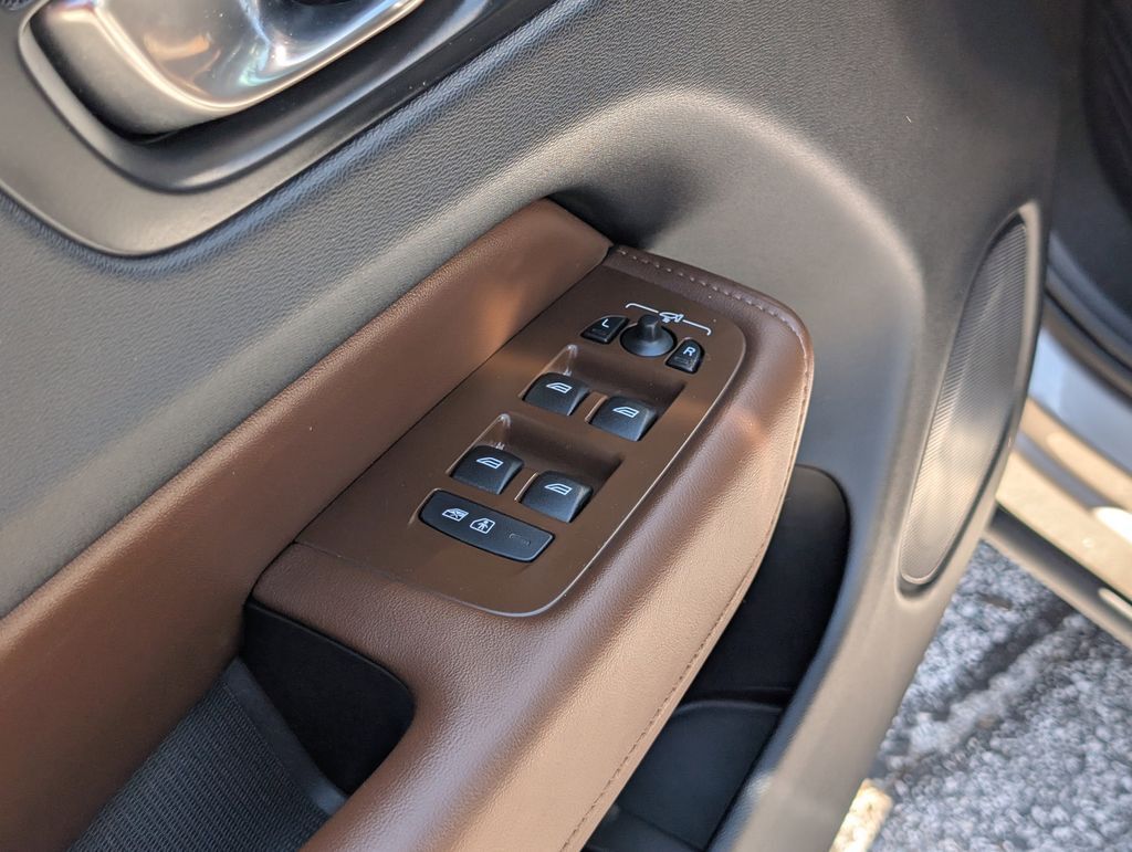 2023 Volvo XC60 B5 Plus Bright Theme Hunt Valley MD