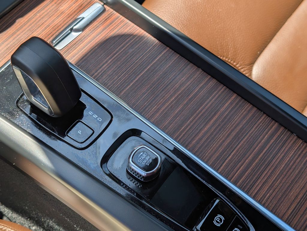 2023 Volvo XC60 B5 Plus Bright Theme Hunt Valley MD