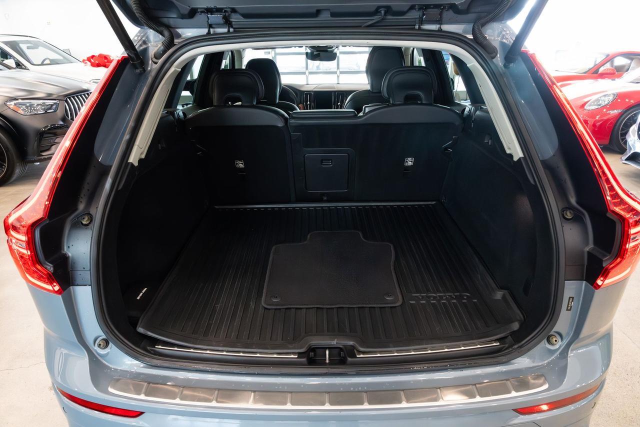 2023 Volvo XC60 B5 Plus Dark Theme Gladstone OR
