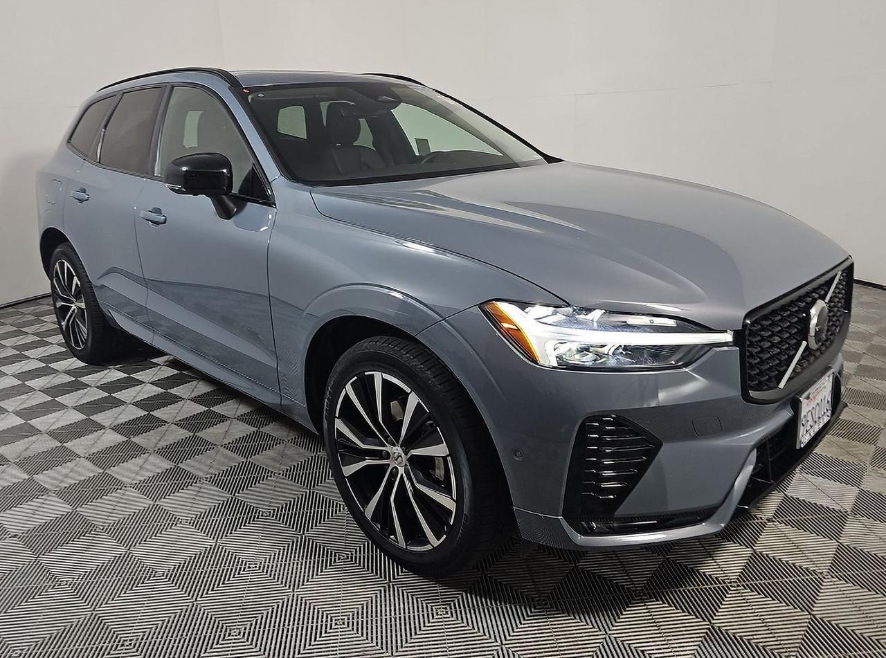 2023 Volvo XC60 B5 Plus Dark Theme