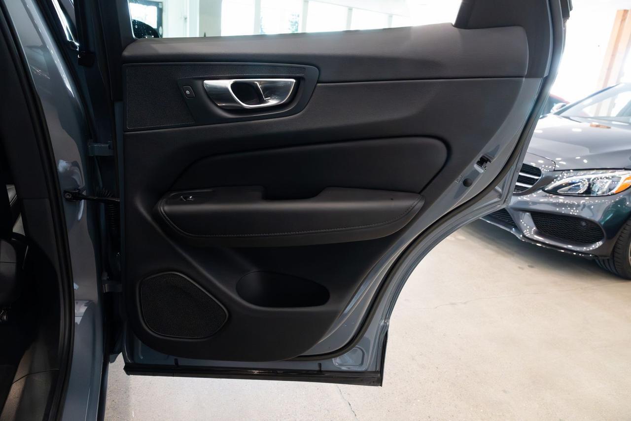 2023 Volvo XC60 B5 Plus Dark Theme Gladstone OR