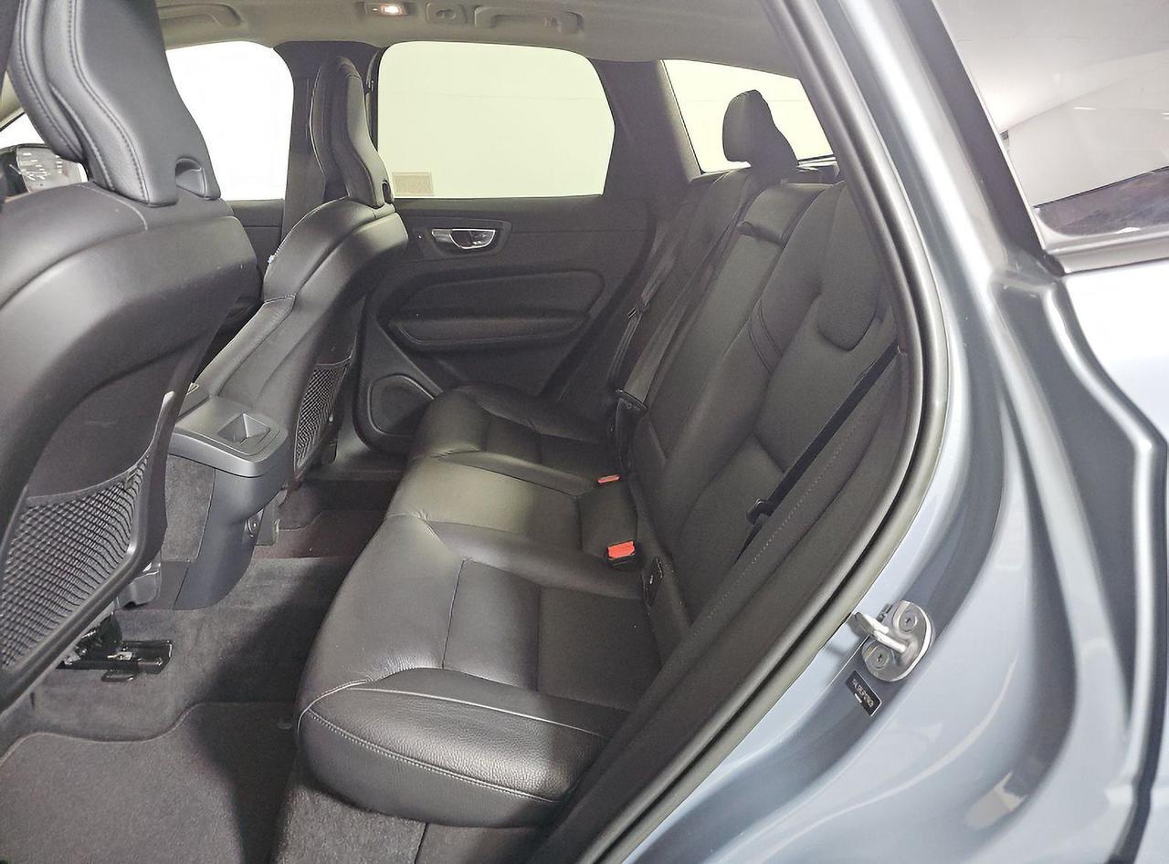 2023 Volvo XC60 B5 Plus Dark Theme Gladstone OR
