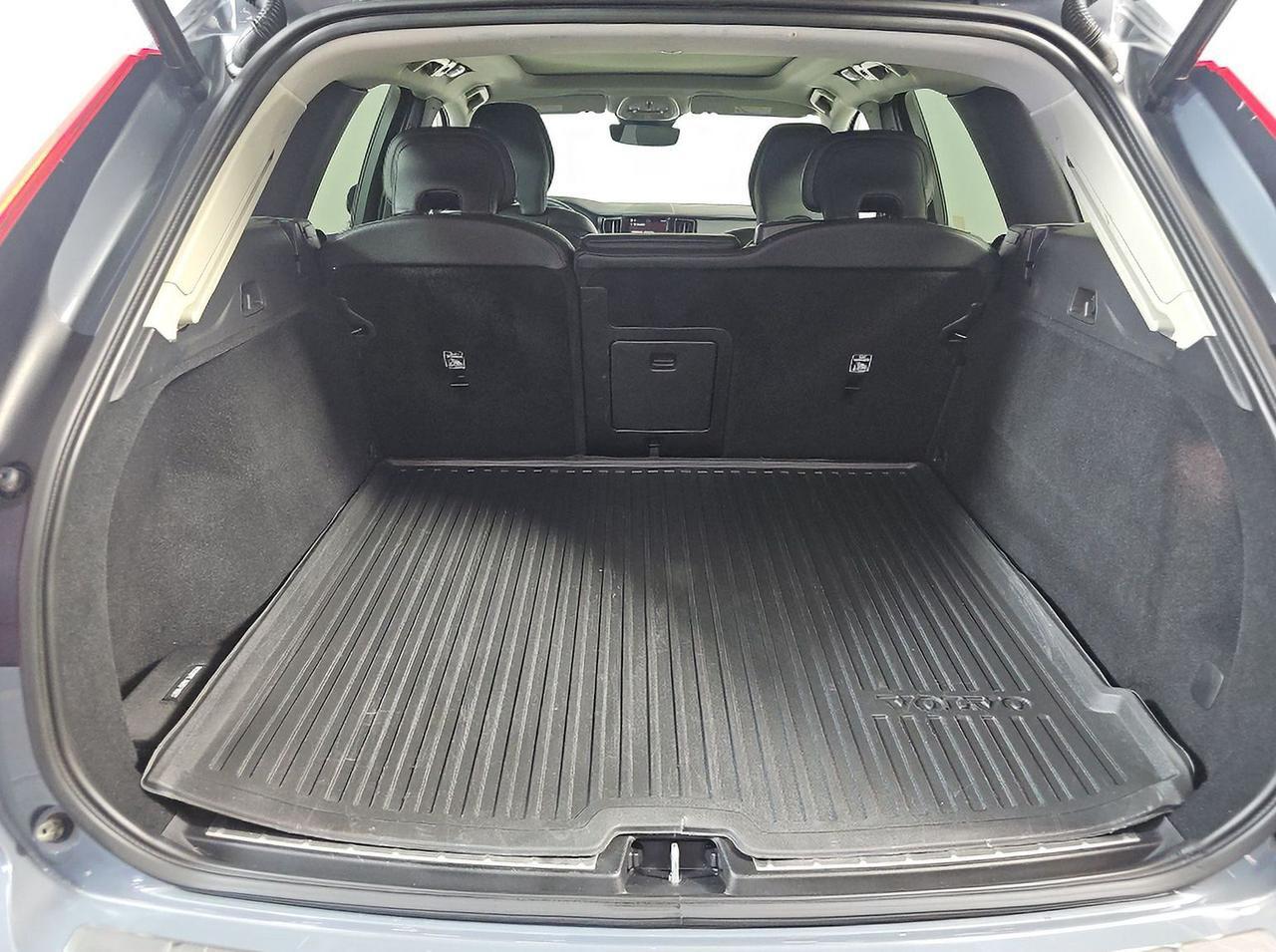 2023 Volvo XC60 B5 Plus Dark Theme Gladstone OR