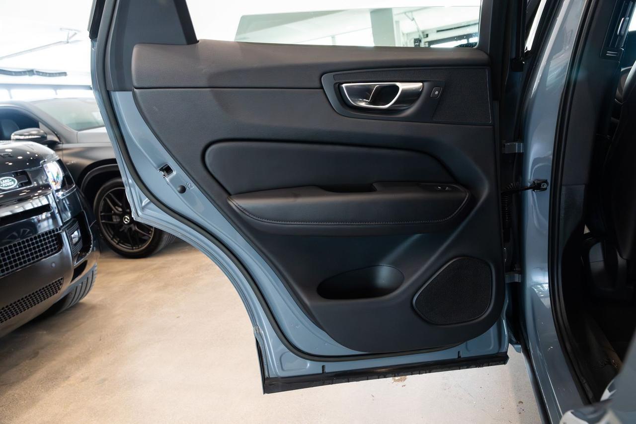 2023 Volvo XC60 B5 Plus Dark Theme Gladstone OR