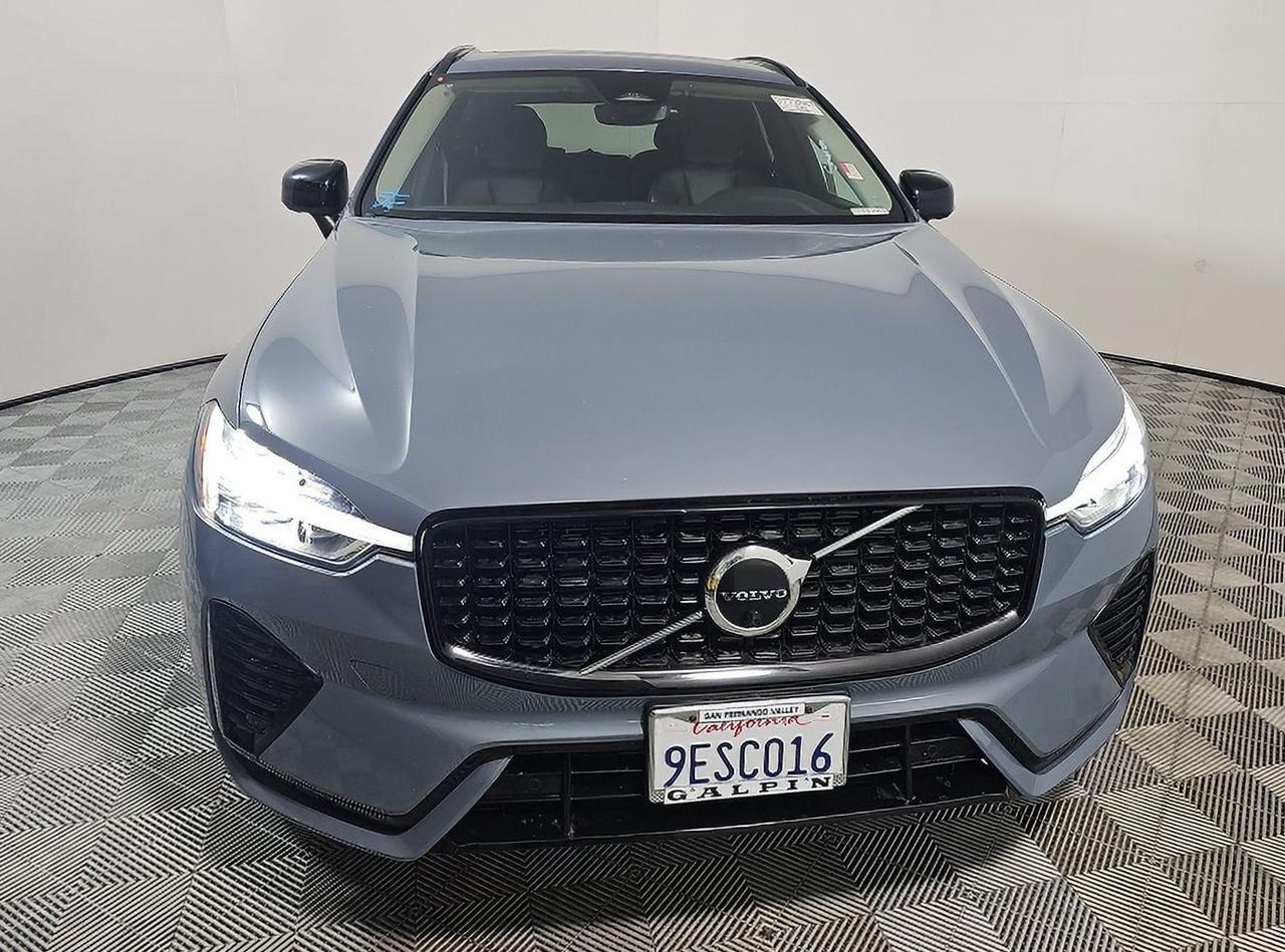 2023 Volvo XC60 B5 Plus Dark Theme