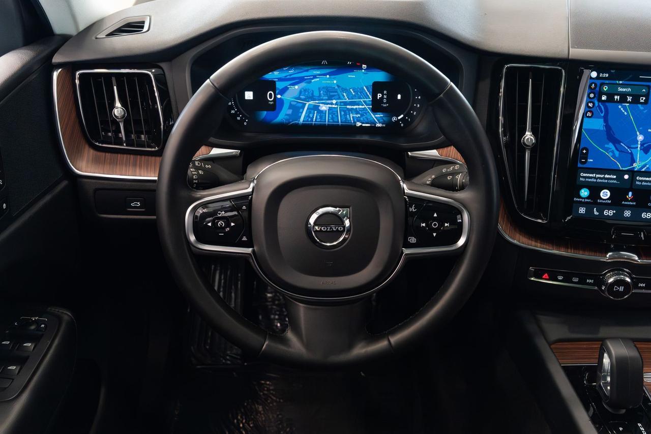 2023 Volvo XC60 B5 Plus Dark Theme Gladstone OR