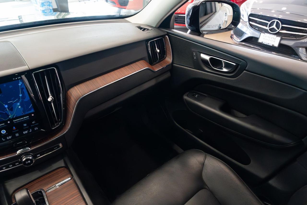 2023 Volvo XC60 B5 Plus Dark Theme Gladstone OR