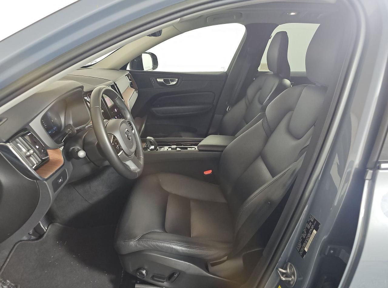 2023 Volvo XC60 B5 Plus Dark Theme Gladstone OR