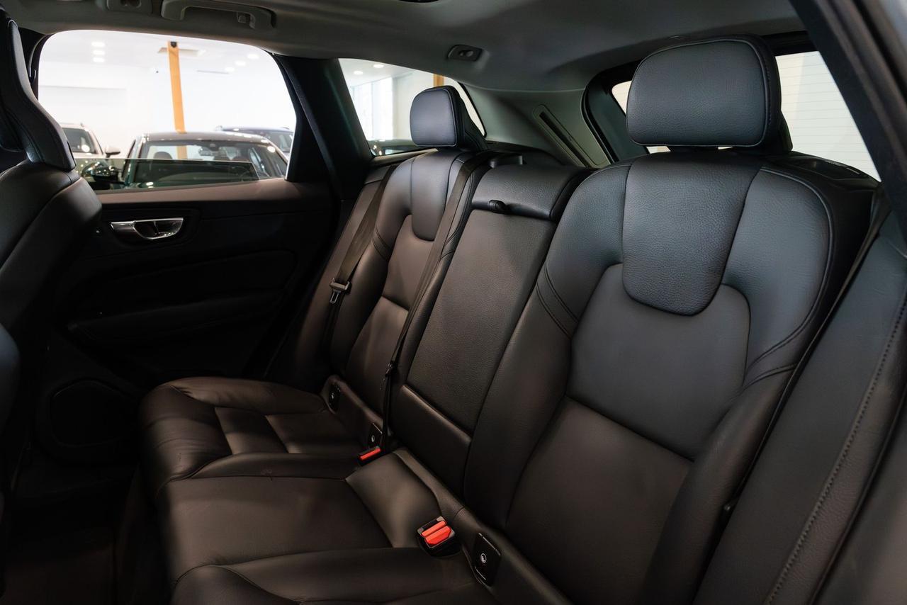 2023 Volvo XC60 B5 Plus Dark Theme Gladstone OR