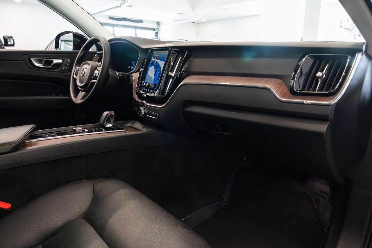 2023 Volvo XC60 B5 Plus Dark Theme Gladstone OR