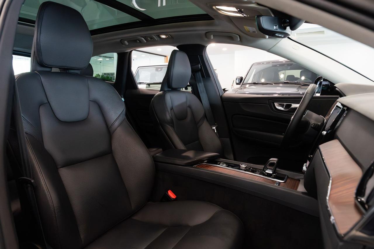 2023 Volvo XC60 B5 Plus Dark Theme Gladstone OR
