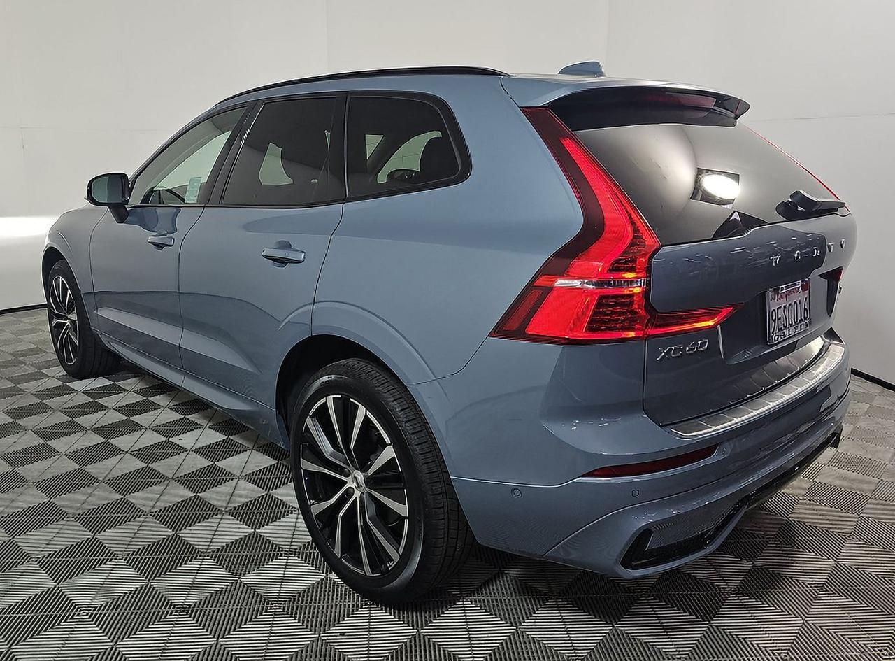 2023 Volvo XC60 B5 Plus Dark Theme Gladstone OR
