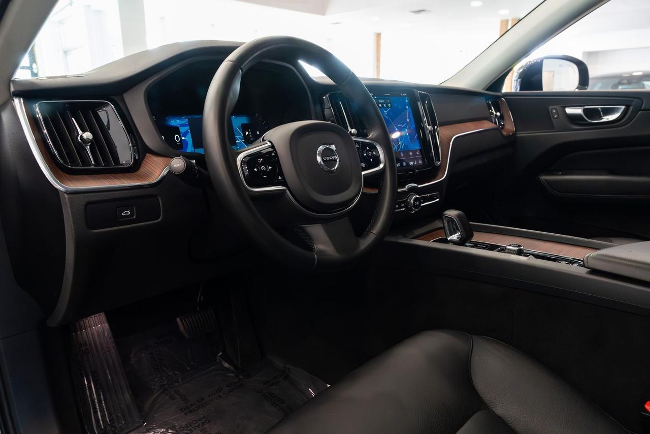 2023 Volvo XC60 B5 Plus Dark Theme Gladstone OR