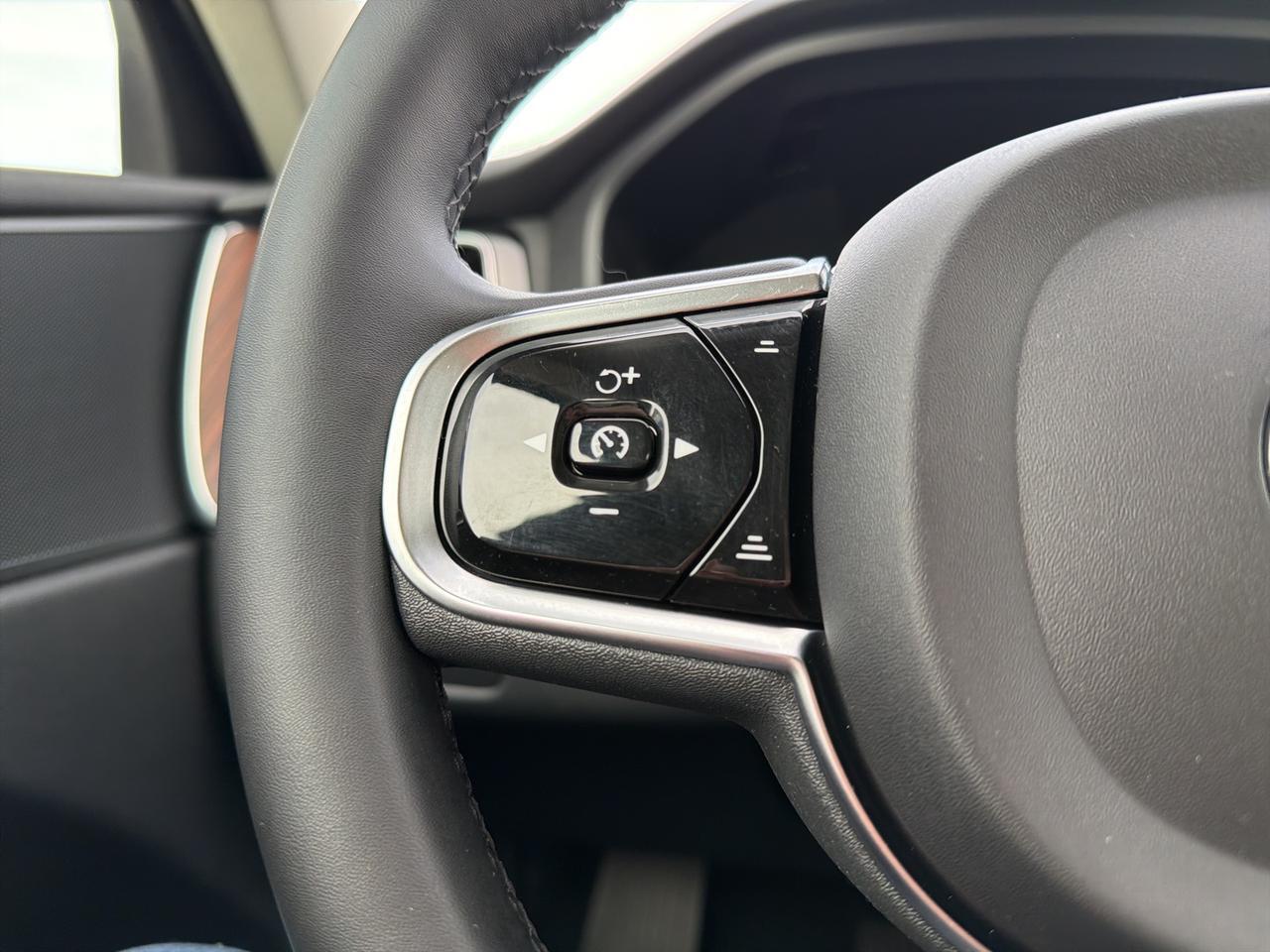 2023 Volvo XC60 B5 Plus Dark Theme Bend OR