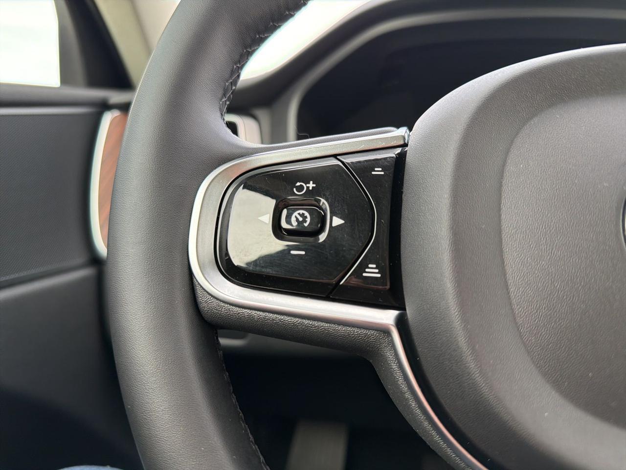 2023 Volvo XC60 B5 Plus Dark Theme Bend OR